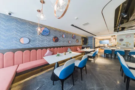 Yitel Collection Hotel (Shijiazhuang Zhongshan East Road Wanda Plaza) Отели рядом с достопримечательностью «Shijiazhuang University»