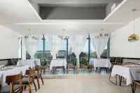 Holiday Inn  Rongshui  Laojun Dong - فطور