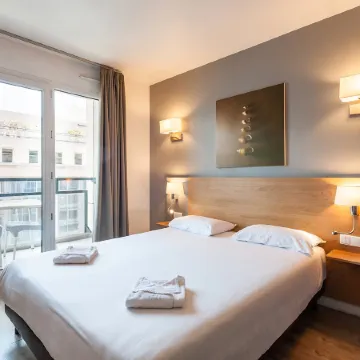 Residhotel le Grand Prado Отели рядом с достопримечательностью «Улица Кур-Бельзанс»