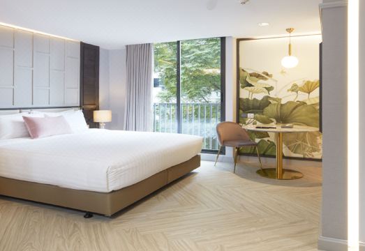 3. 더 쿼터 플로엔..