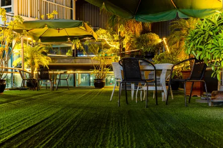 Yunzhishang Hotel (Weishan Ancient City Railway Station Store)