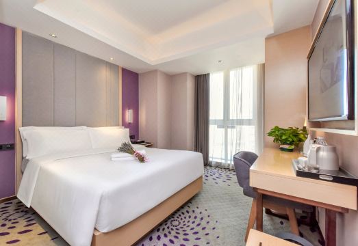 라방 호텔 (충칭 서역 앞 광장)