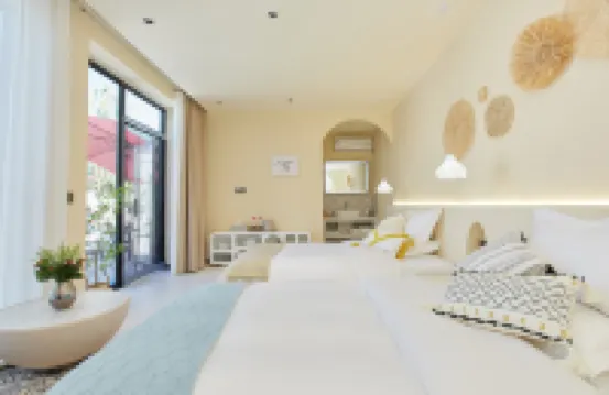 Yining Huatian Bieyuan Homestay (Liuxing Street Scenic Area)