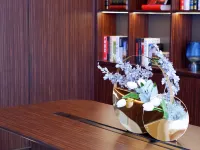 HomeinnsPlus Hotel（Shanghai Pudong International Airport East Station Branch) فنادق في شنغهاي