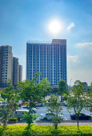 QIANXIN LUXURY HOTEL Отели рядом с достопримечательностью «Hedao Park （South Gate）»