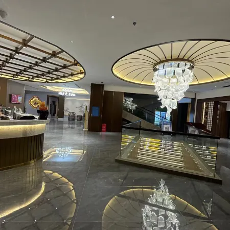 Xi'an Holiday Hotel (Xiangyin Zongxu Square) Отели рядом с достопримечательностью «Yangsha Lake Colorful Flower Field»