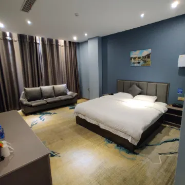 Weining Yueminlong Hotel