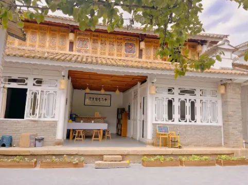 WeiShan Ancient City No. 16 Courtyard Boutique Homestay (Weishan Gongchen Tower)