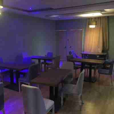 Golden Dreams Hotels and Suites Dining/Meeting Rooms