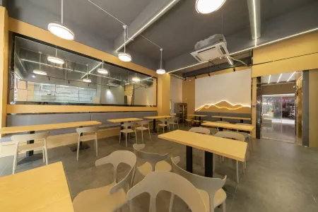 Binyang Harman Intelligent Hotel Отели рядом с достопримечательностью «Binyang Gymnasium»