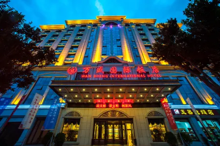 Wan Sheng International Hotel Отели рядом с достопримечательностью «Mingsha Mountain And Crescent Spring»