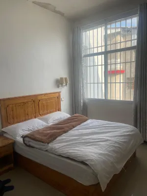 Guangnan Dongyi Hotel Hotels near Lianhu Park