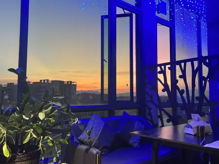 Junxiang Holiday Inn Отели рядом с достопримечательностью «Chunwan Scenic Area»