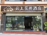 Chuxiong Yunshang Huakai Hotel - Dağ Manzaralı