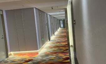 Yining Colorful Flower City Hotel (Liuxing Street Scenic Area)