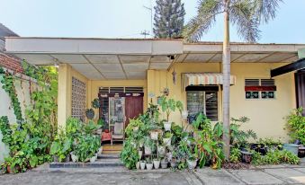 Wiludjeng Guest House Near Alun Alun Sragen Mitra RedDoorz