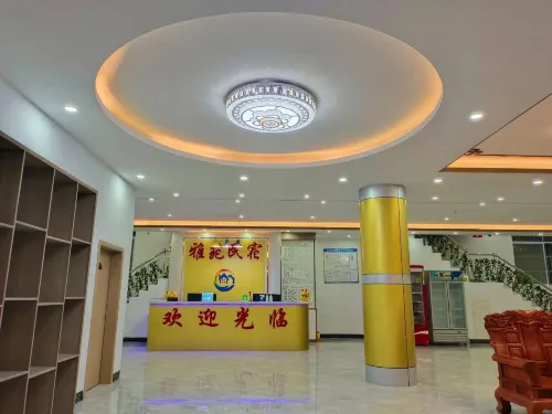 Yayuan Homestay (Chongzuo High-speed Railway South Station Nationalities Normal College) - con vistas a la montaña