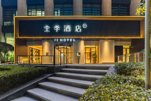 JIホテル（重慶袁家崗地下鉄駅）