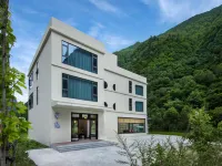 Li Semi-Private Hot Spring Homestay (Bipenggou Li Xiaolu) Hotels in Li County