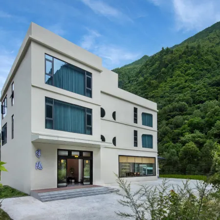 Li Semi-Private Hot Spring Homestay (Bipenggou Li Xiaolu)