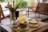 不晚裏予·日照金山｜雪山全景度假酒店（白沙古鎮店）