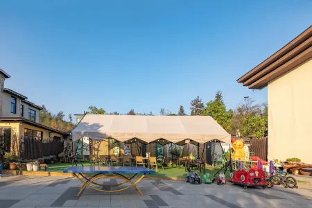 Vienna Hotel（Longshan Xiangxi)