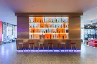 Ibis Hotel (Weihai Weigao Square Xingfu Gate) - bar