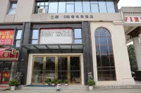 Artistic Fun S Light Luxury E-sports Hotel