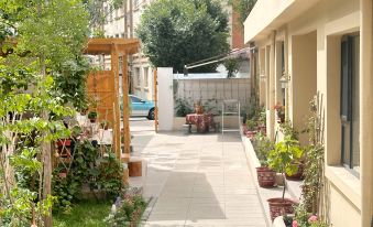Yining County Huazhibanxia Homestay