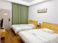 200 meters northwest of Tiansheng Bridge, Group 2, Pingshan Village, China/Hubei/Hefeng/Pingshan Hotels in Hefeng