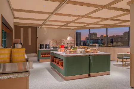 Ruiyue Hotel (Guogongzhuang Metro Station) Отели рядом с достопримечательностью «Eiffel Tower»