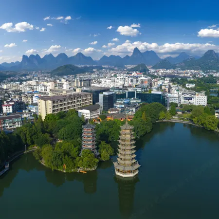 Ji Hotel Guilin Elephant Trunk Hill Sun and Moon Twin Towers