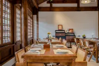 Shaxi Sihe Jinli Resort Hotel