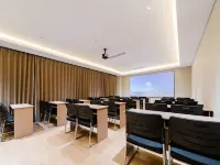 Guanlan Hotel - خدمة نقل من وإلى المطار