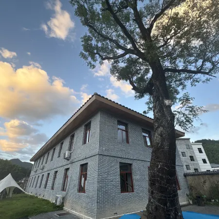 Zhouwei Lodge