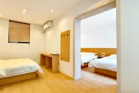 Yiju Homestay (Kaifeng Wansuishan Martial Arts City Millennium City Park) - 2-Star