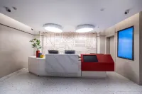 Home inn Business Hotel(Ruogu Lanmo Line Branch) - parking