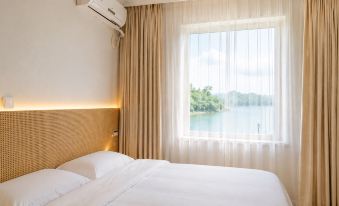 Jinghu Theme Hotel
