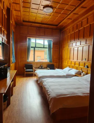 Qiongding Lianze Homestay - พร้อมระเบียง