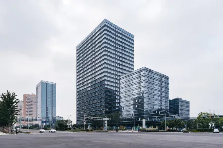 Atour Hotel (Suzhou North High Speed Railway Station South Square) Отели рядом с достопримечательностью «Soochow University(Yangchenghu Campus)»