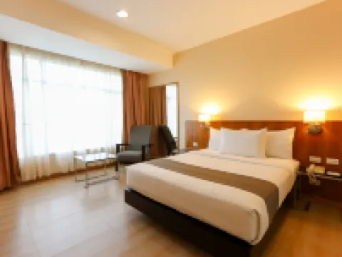 โรงแรมพาเซโอ เพรเมียร์ โรงแรมในลากูนา