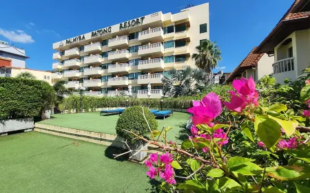 Palmyra Patong Resort Phuket Отели рядом с достопримечательностью «Tha Rua Shrine»