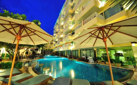 Palmyra Patong Resort Phuket Отели рядом с достопримечательностью «Tha Rua Shrine»