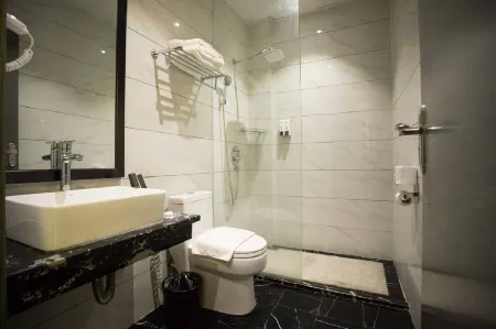 Vienna Hotel (newly renovated 2025) Отели рядом с достопримечательностью «Гора Тапяс»