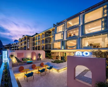 Mid-mountain Cloud & Water Hotel Отели рядом с достопримечательностью «20 RMB background observation deck»