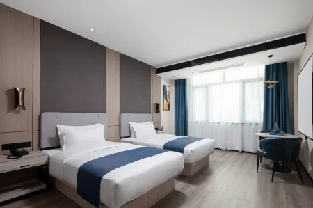 Borrman Hotel (Dongfang High-speed Railway Station Wanda Plaza)