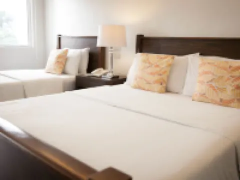 โรงแรมนิโคลส์แอร์พอร์ต โรงแรมในปารานาคิว