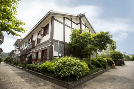 Floral Hotel · Chongqing Huangmen Xiaozhu Отели рядом с достопримечательностью «Chongqing Vocational College of Art and Engineering»