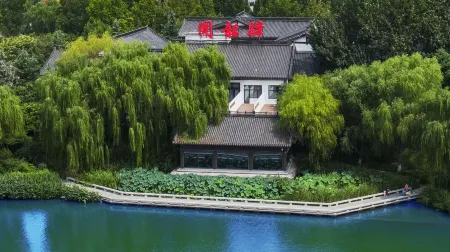 Ziyue Minghu Hotel Отели рядом с достопримечательностью «Qilu University of Technology East Campus»