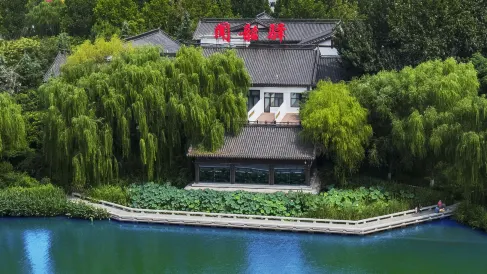Ziyue Minghu Hotel